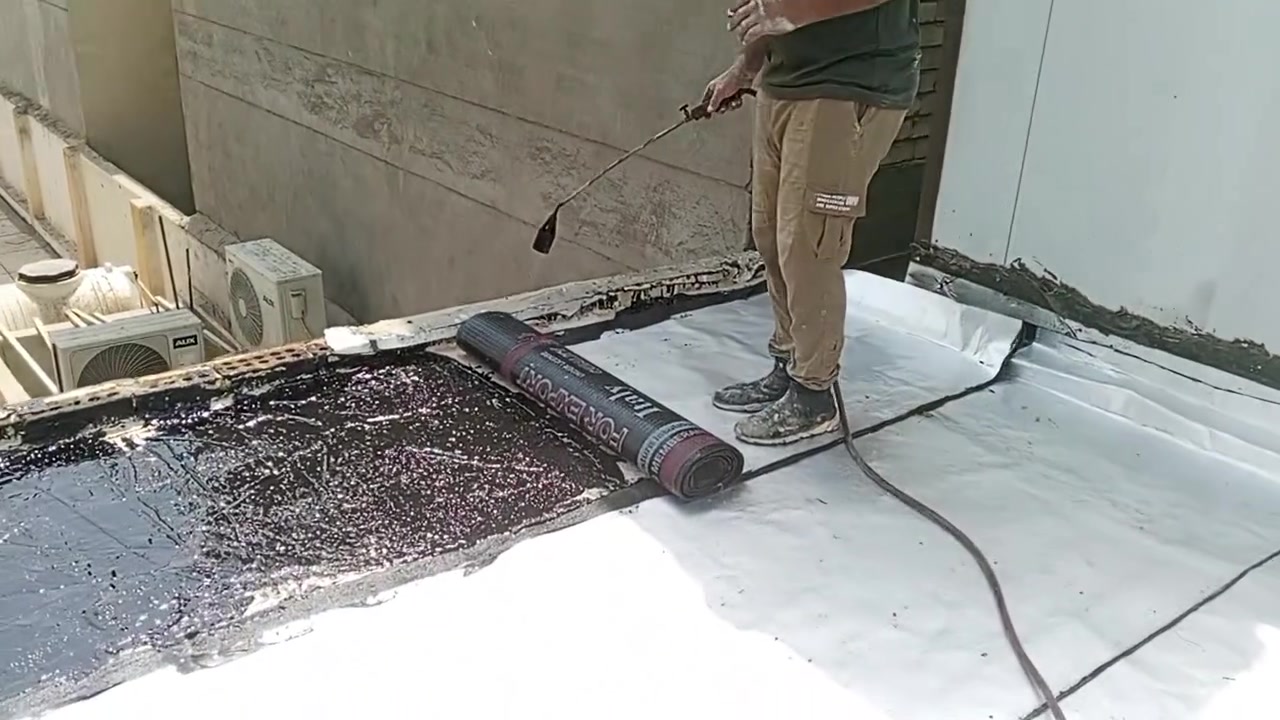 سلام عليكم نعمل سطوح وماستك وزفت وازكام بساعر مناسبة وضمان ***********
