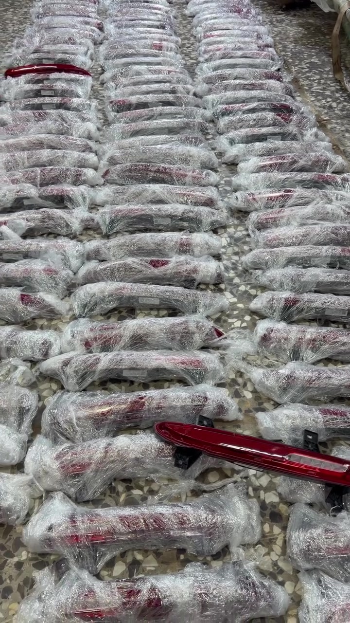 متوفر كشاف خلفي BYD Seal 05 جملة مفرد سعر القطعة ٢٩ الف ‎للاستفسار مراسله الصفحه او الاتصال با الارقام ***********--*********** العنوان بغداد شارع الصناعه قرب محكمه الكراده. توجد خدمه توصيل بغداد وجميع المحافظات 🚘🚘     #اكسبلور #BYD #سيارات #العراق
