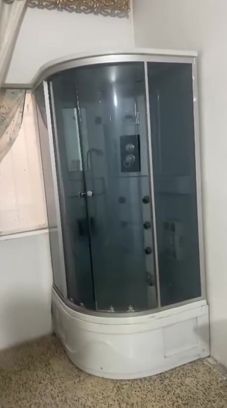 حمام للبيع نظيف جدا السعر ٢٥٠ وبي مجال التواصل على الرقم فقط***********
