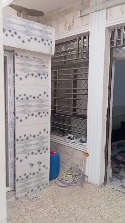 سلام عليكم بيت البيع المشتل  مجمع فدك عالي عن الشارع البيت جديد الستفسار ***********قريب على الرئاسه
