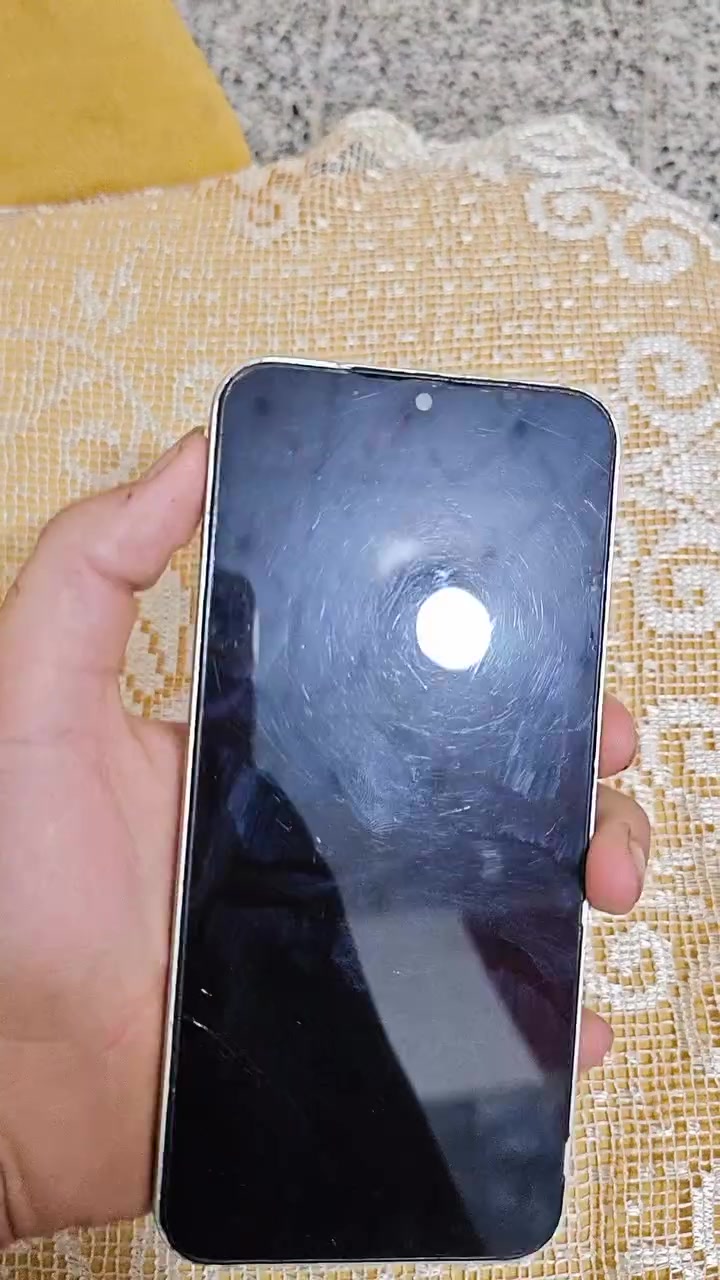 السلام عليكم للبيع موبايل A14 كسر خفيف بالشاشه شغال فول شاحنه تايبسي السعر ٥٠ للتواصل ***********

