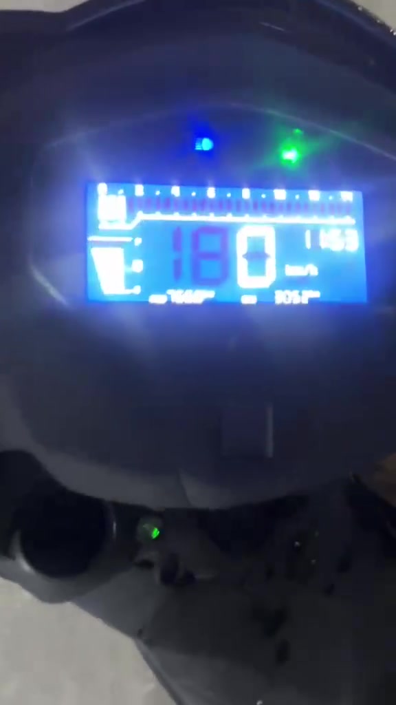 سكنس تايوان للبيع 
دراجه نضيفه وماشيه قليل وعلى ايدي 
تشغيل نگره سلف تجي تشغل وتشوف دراجه مكينتها ناعمه كلش فول ومامتعوبه دهن تبديل كل 10 ايام ما اخلي يعبر 
كهربائياتها مابيهن اي نقص كلهن شغالات وتجي وتشوف نضافتها وتشغيلتها بعينك تعجبك تاخذها وتروح
(سعرها مليون وبيها مجال) 
متواجد فيس وهذا رقمي (***********)
مكاني السده
