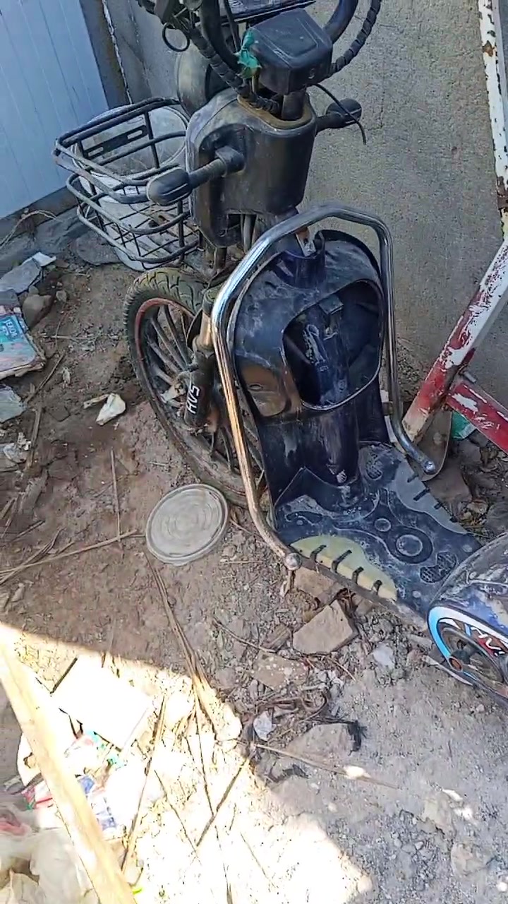 سلام عليكم درجه شحن للبيع بيها بطاريات عطلها فيش مال عقال ونتركت ***********