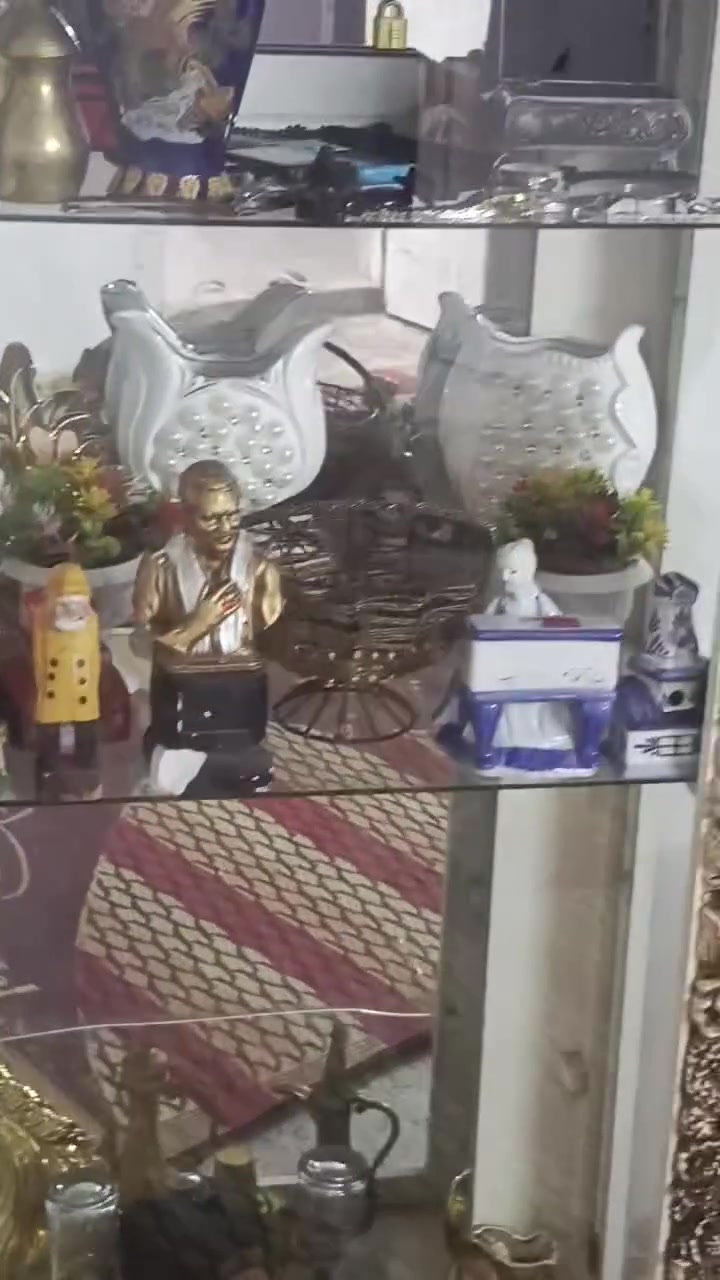 فاتريتا خشبيا • بغداد الشعله • للبيع
