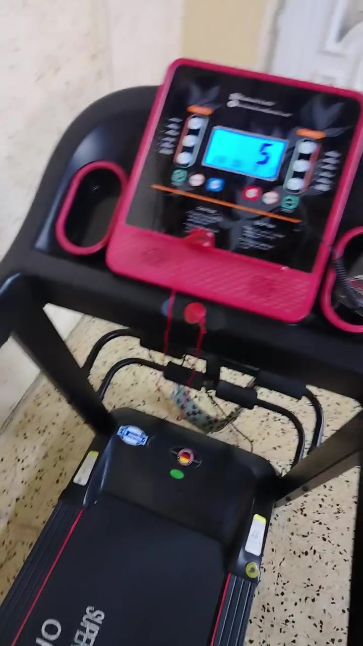 جهاز جري وضعيتين عادي وجبلي مع سيكل مستعمل شي قليل مال بيت 
ألماني الصنع اصلي السرعات كلها شغاله الجهاز مابي اي خلل والنضافه كدام العين امبين 
السعر 400 وبي مجال شي قليل 
***********
بي واتساب
