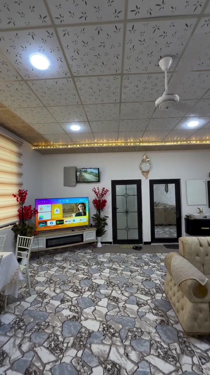 🌟 فرصة ذهبية للسكن والاستثمار المميز! 🌟
📍 الموقع: الدوهية
📐 المساحة الكلية: 2600 متر
📄 النوع والعائدية: طابو زراعي (سند 25)، تحويل سهم مباشر
🏡 تفاصيل البناء والمواصفات:
 مساحة البناء: 90 متر (طابق واحد) جاهز للسكن الفوري.
 التصميم الداخلي: مفرك الكبس (الجباس) بتخفيضات وديكورات عصرية أنيقة.
 الأثاث: مفروش بالكامل بكل ما تحتاجه، جاهز للدخول الفوري دون أي مصاريف إضافية!
💡 الخدمات والمميزات:
 كافة الخدمات متوفرة بالكامل.
 التبليط إلى باب البيت مباشرةً لسهولة الوصول.
📞 للاستفسار ومزيد من التفاصيل، يرجى الاتصال أو مراسلتنا عبر الواتساب:
📱 ***********
🏢 مكتب بيت الأمراء للعقار والمقاولات — في خدمتكم دائماً وتلبية طلباتكم بأفضل الأسعار.

#كربلاء 
#عقارات 
#كربلاء_المقدسة 
#اكسبلور 
#اكسبلور_فولو

