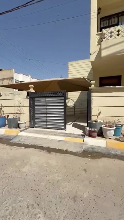 هاذ بيت مساحته ٢٠٠م بيه ٤نوم وصاله وكراج وحديقه بشارع الواحه احلئ شارع بلزراعي مال كليه تقنيه إيجاره مليون ونص
منطقت الدورة 
للاستفسار واتساب ***********
