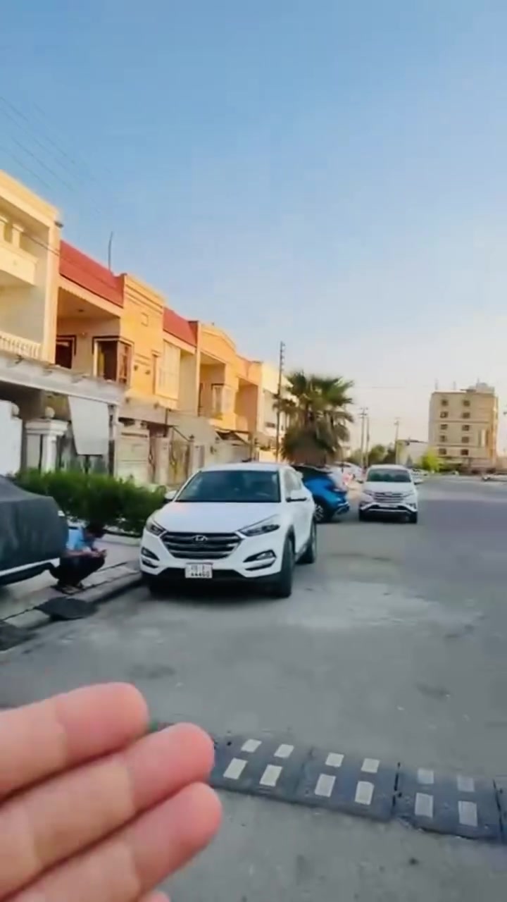 خانوو 100م بۆ فرۆشتن هەولێر گەرەکی فەرمانبەران قاتعی گەلاوێژ پێشی جادەی 20 مەتریە نزیک دوو سایدی بنەسڵاوە. 
***********:واتساب

منزل 100م للبيعِ في حى فرمنابران أربيل، على ٢٠ مترا بالقرب من بناسلاوا، للتواصل
عبر واتساب: ***********

