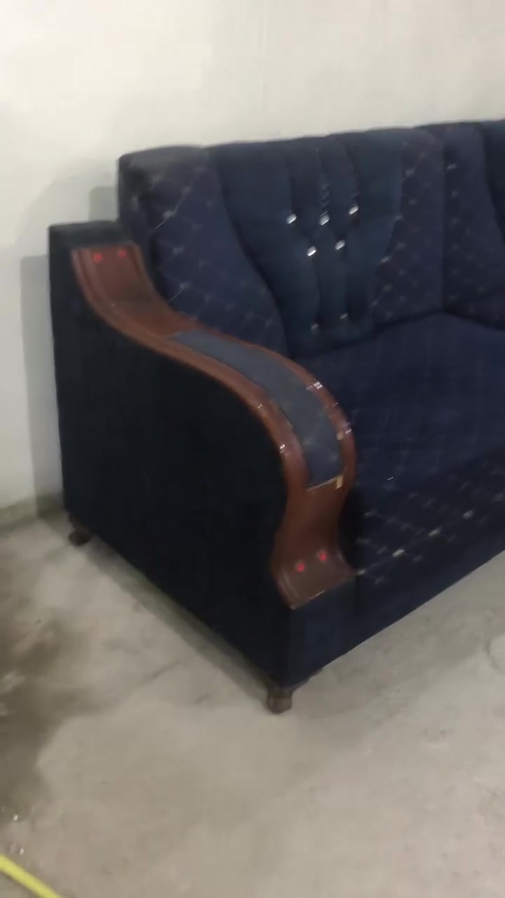 ديوان مستعمل • ١٢ مقعد • مجمع الضحى