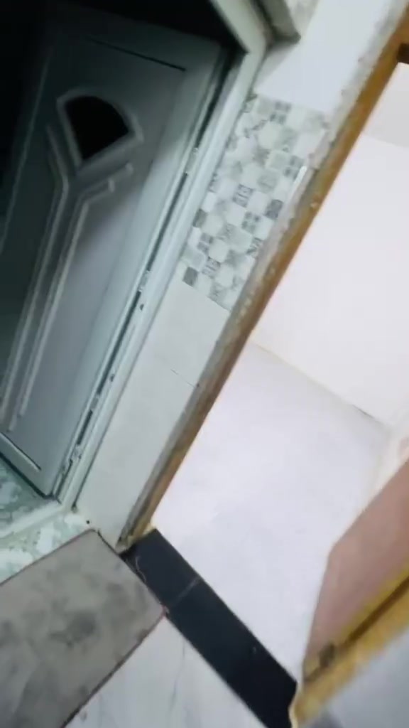 سلام عليكم بيت للبيع مساحه ١٠٠ متر متخل ثاني استفسار اتصال عل رقم ***********

