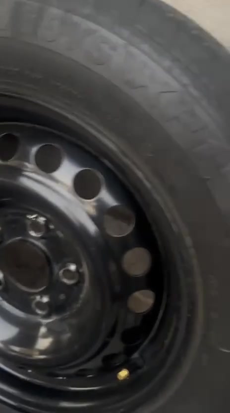 سلام عليكم شباب تايرات مال سيراتو النترا فورتي حجم 15 ويل مال حاويه باله 15 تحم سعر 325بيه مجال 
***********
