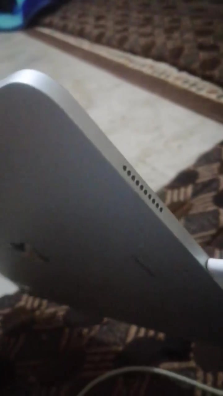 للبيع ايباد 11بروه m2 ذكره 128 بطاريه 83 سعر 650
 مكني كركوك
حزيران رقم وتساب ***********

نص مكتوب في الصور:
- حول
- < iPad
- < 26.6.1
- iPad Pro (١٢,٩ بوصة) (الجيل السادس)
- MNXQ3ZP/A
- K729RL9VRK
- ٢
- ١٢٨ غ.ب.
- ٨٢,٤٢ غ.ب.