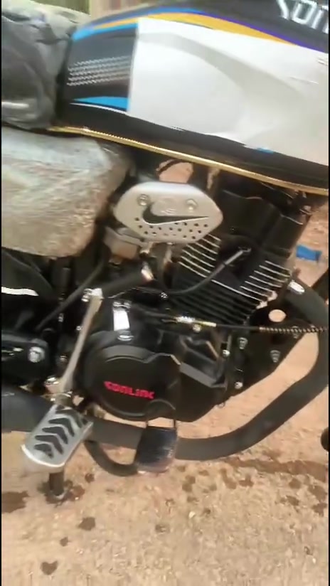 سلام عليكم دراجه ايراني سونك موديل 25طالعه قبل شهر او نص دراجه  ما مشتغله ابد  اوراق موجوده  بصمه  او سويجان ثنين  شغالات شاشه شغاله  مكفوله كفاله عامه محرك مكفوله  من شغط دراجه بعدهي تايرات شركه ولله  ما طالعه  مال جناي شخط ما مشخوطه المحرك ضاغطة او زنجيل CPF حجم المحرك 200او اي نغص ما بيهء كبل تمشي ماشيه  شي غليل منزلهء اب 1250طالب عليهء 
975 او بيهء مجال شي غليل ميعجبك سعر سوك كلشي بيه 
التصال ***********واستاب المكان بغداد المدائن سلمان باك
