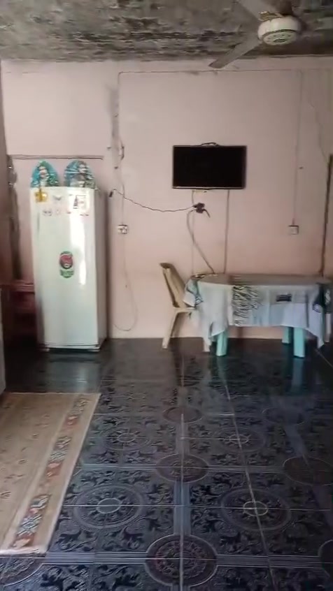 سلام عليكم بيت مساحه١٣٠الكدامك صاله ومطبخ بعده ماكامل عنوان حي الشهداء الاولئ قرب شارع ميه للاستفسار الاتصال بل رقم***********
