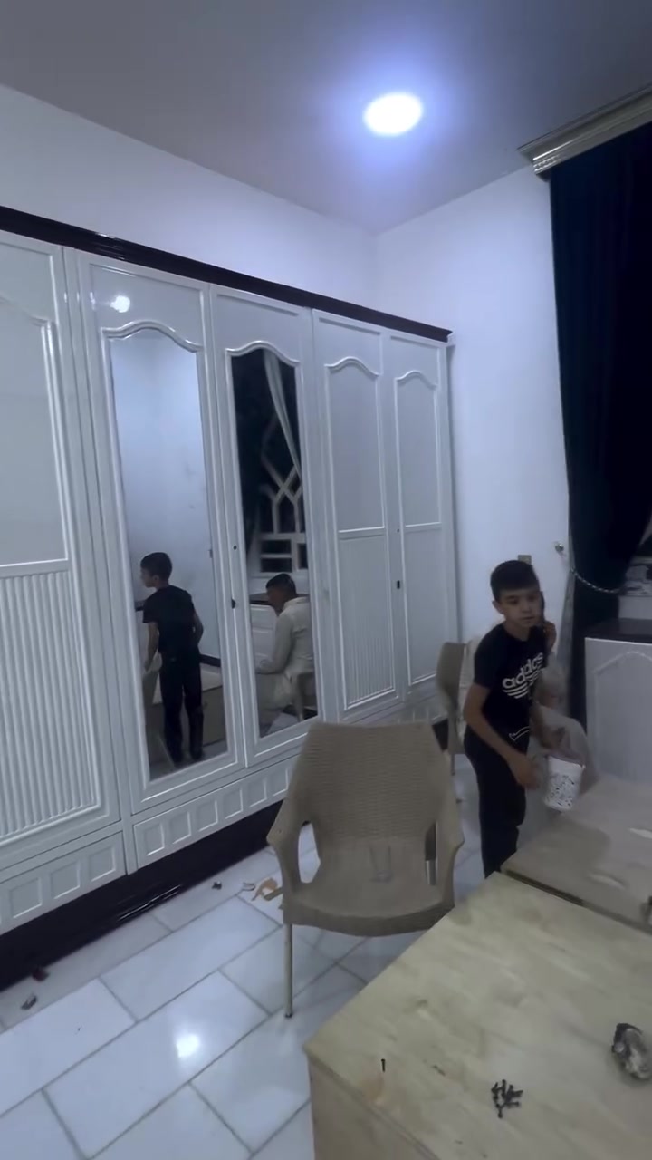 جهز بيت أحلامك بأرقى غرف النوم!
هل تبحث عن الفخامة والجودة والذوق الرفيع؟ لا داعي للبحث بعيداً!
نقدم لكم أحدث وأجمل التصاميم في عالم غرف النوم، التي تجمع بين الأناقة العصرية والكلاسيكية، مصنوعة بدقة وعناية فائقة لتناسب ذوقك الرفيع وتضفي لمسة من الجمال على منزلك.
🌟 متوفر لدينا:
 تشكيلة واسعة ومتنوعة من غرف النوم (عراقية، تركية، أو أي تصاميم أخرى).
 إمكانية البيع بالجملة والمفرد.
 أسعار مناسبة جداً ومنافسة، تناسب الجميع.
📍 تفضلوا بزيارتنا:
نحن نسعد باستقبالكم في معرضنا الكائن في:
بغداد - الحسينية
بإدارة: قصي الفتلاوي وأولاده
📞 للاستفسار والحجز، لا تترددوا في الاتصال بنا على الرقم:
***********
نحن هنا لخدمتكم ولضمان راحتكم ورضاكم.
