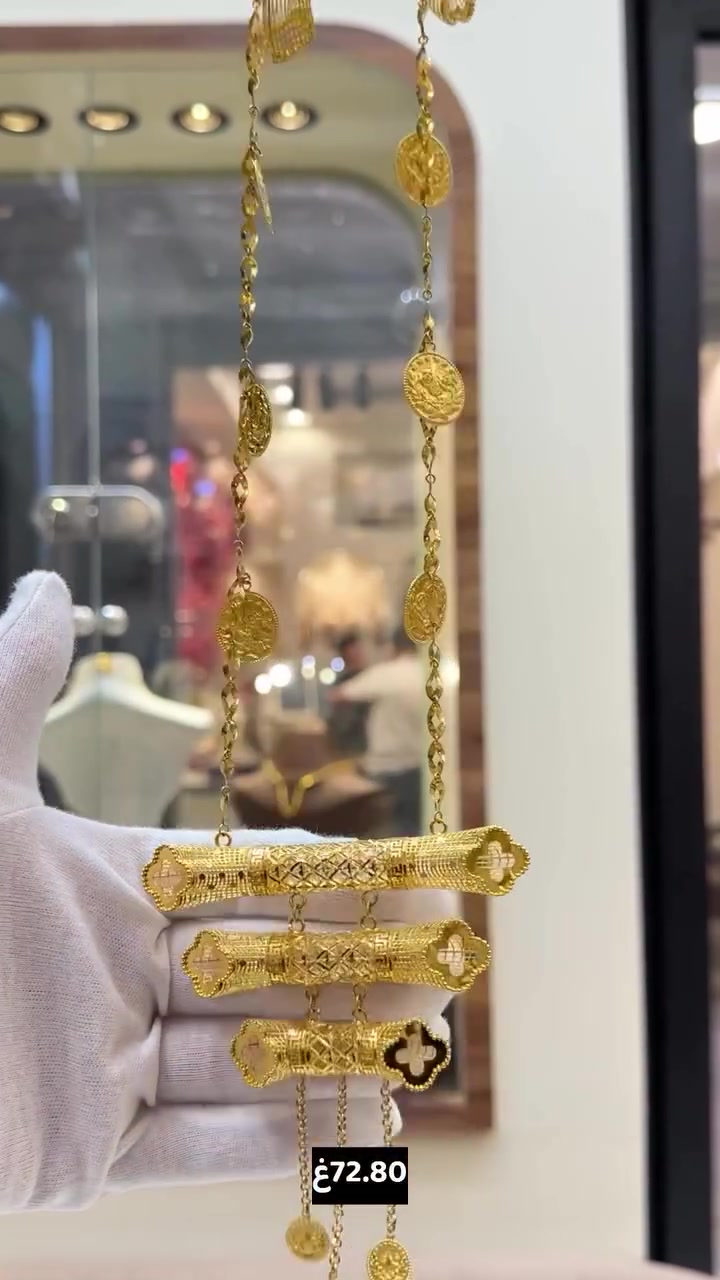 شوفوا جمال السـ.لاح🤍
📍العنوان: كربلاء_حي الموظفين_ مقابل التفاح الاخضر _ مجمع الياقوت

(⏰اوقات الدوام)
متواجدين جميع ايام الاسبوع من 10 صباحاً الى الساعة 11 مساءاً 

🔺ملاحظة: الاسعار غير ثابته حسب صعود الذهب ونزوله•

.

.
 #العراق #كربلاء #karbala  #ذهب  #مجوهرات_دجلة⁩⁩⁩

نص مكتوب في الصور:
- £72.80