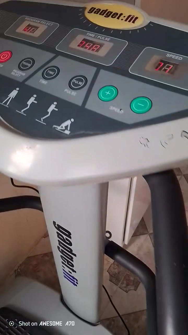 جهازرياضه شرط النضافه والشغل سعر(٧٥ الف***********

نص مكتوب في الصور:
- Shot on AWESOME A70