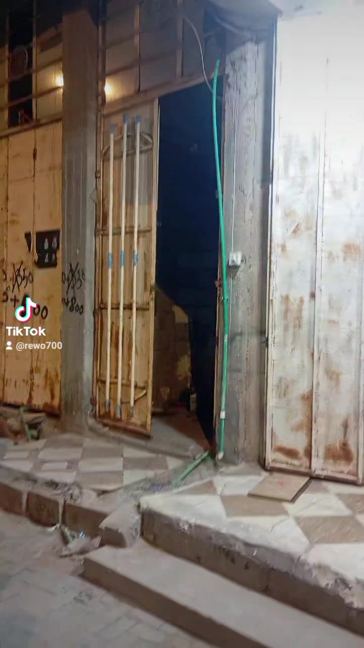 دراجه عبد الحليم شغاله باتري بيها كلوب يشتغل هورن شغال دراجه مكانها بصره حوطه سلف عاطل تايرات جدد دراجه يرادلها بس كفرات وترجع بلاد ترهم مراوس و بيع دراجه صوتها ناعم ما ينسمع
حبيبي، شنو موديل دراجة عبد الحليم بالضبط وسنة الصنع إذا تعرف؟: 
1999
بخصوص السلف العاطل، شنو العطل بالضبط: يحتاج تبديل سلف لو بس شي بسيط بالكهرباء/الأسلاك؟: 
تبديل
وين مكان المعاينة بالضبط بالبصرة/الحوطة، والبيع كاش فقط لو تقبل تبديل هم؟: 
تبديل او بيع 