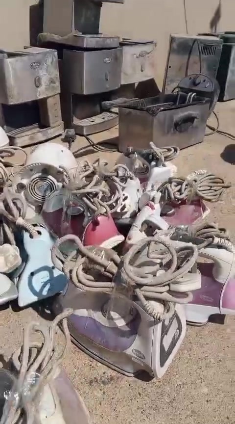 السلام عليكم يوجد بيع اجهزه كهربائيّة مستعملة بعضها شغاله للتواصل الانتصال
***********
