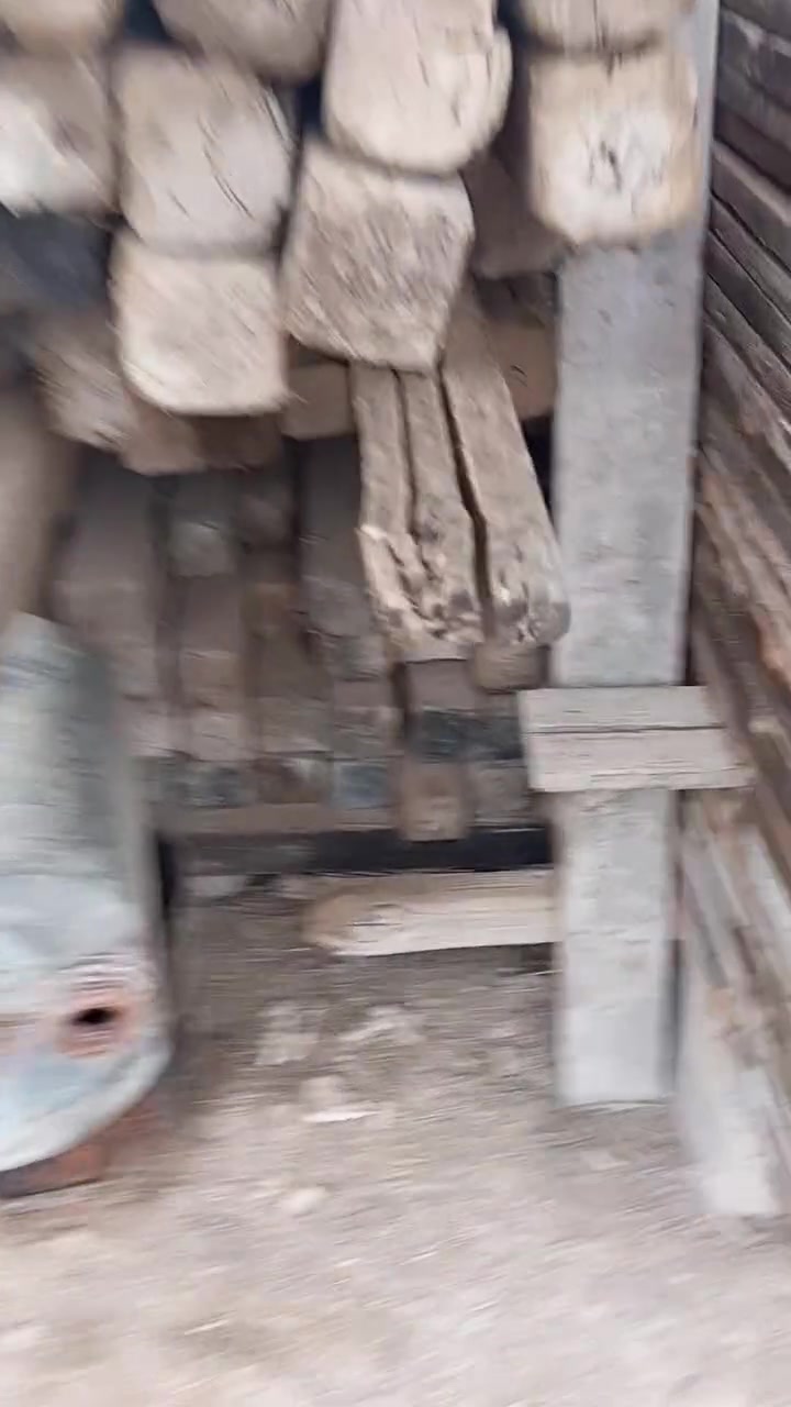 قالب للبيع ينجر.200متر.سطح رباط تقريبا لوحة 25روسي حشب مشتغل مرة.وحدة.بعدة.جديد او بي ما مشتغل ولا شغلة  الاستفسار.***********
