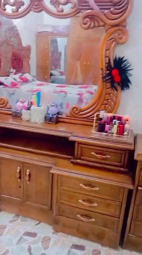 غرفه اخشاب للبيع جديده صاج انجاره شخط ما بيه سعر 800 وبيه مجال مكان واسط الصويره رقم ***********
