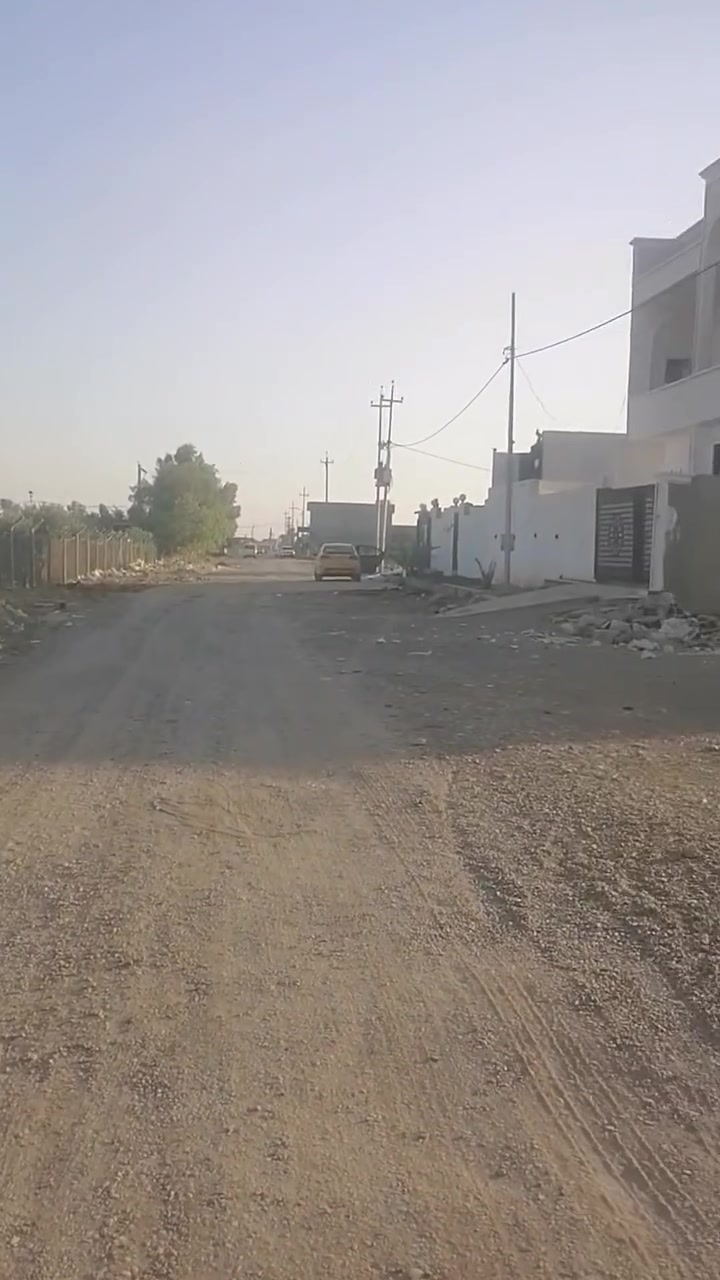 السلام عليكم هيكل للبيع ١٠٠متر طولاني طابق نص يحتوي على غرفتين نوم وصاله واستقبال مطبخ عنوان حي بدر السعر الخاص ملاحظه ماي كهرباء بيها ان شاء الله صب ومجاري ٦٠متر بعيد عليه ***********
