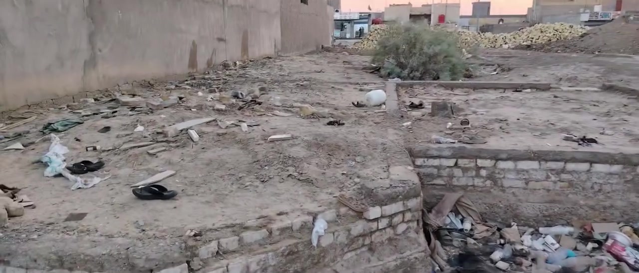 السلام عليكم قطعه مبنيه بتلو للبيع مساحتها 250 متر طابو صرف قريبة عله فوج الطوارئ وبضهرها شارع اربعين السايدين  وبيها خدمات عامه وشارعها تبليط للستفسار الاتصال عله الرقم ***********
