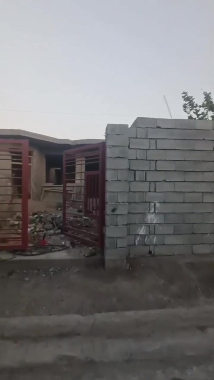 🏡 فرصة ذهبية لا تعوّض – هيكل سكني للبيع 🏡
إذا تبحث عن بيت بمساحة ممتازة وسعر مميز، لا تضيع الفرصة!
✅ المساحة: 400 متر
✅ الملكية: ملك صرف – تحويل مباشر
مواصفات العقار:👇👇
🔹 غرفتين ( واحدة سويت)
🔹 صالة واسعة
🔹 استقبال وسع
🔹 مطبخ حار وبارد
🔹 صحيات داخلية وخارجية
🔹 مناوير داخلية للغرف والصالة 
🔹 درج دائري (فَرّة)
🔹 حديقة كبيرة
🔹 كراج سيارة كبير 🚗
🔹 طارمة واسعة
الخدمات مكتملة:
✔️ تبليط
✔️ أرصفة
✔️ مجاري
✔️ ماء
✔️ كهرباء
للاستفسار والمعاينة :الاتصال على { *********** } أتصال+واتساب
