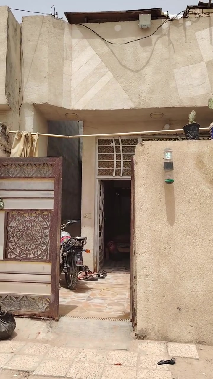 سلام عليكم عندي بيت للبيع طابو صرف المساحه ١٠٠ متر ينباع مبادره سعر جدا مناسب بناء طابوق جمهوري طابق اونص ارضيه بورسلين او سيراميك جاهز من مفول بي استقبال او صاله او مطبخ مع صحيات داخليه او خارجيه الطابق الثاني بي غرفه مع صحيات سعر البيع ٨٥ مع مجال كربلاء حي أمن داخلي حي الساهرون قرب ديار الطيبه مكتب الغدير مجاز من غرفه تجاره استفسار على رقم *********** /*********** /*********** أرقام بيهن وتساب ملاحضه المكتب الغدير للمقاولات العامة وبناء دور سكنيه عملي وتفيذا
