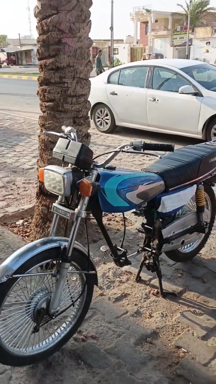 دراجه كامله مكمله حتا صالنصه بيها باتري شغاله عينه ولايت عوزها بس مكينه بدون اوراق المكان المجر الكبير ***********

