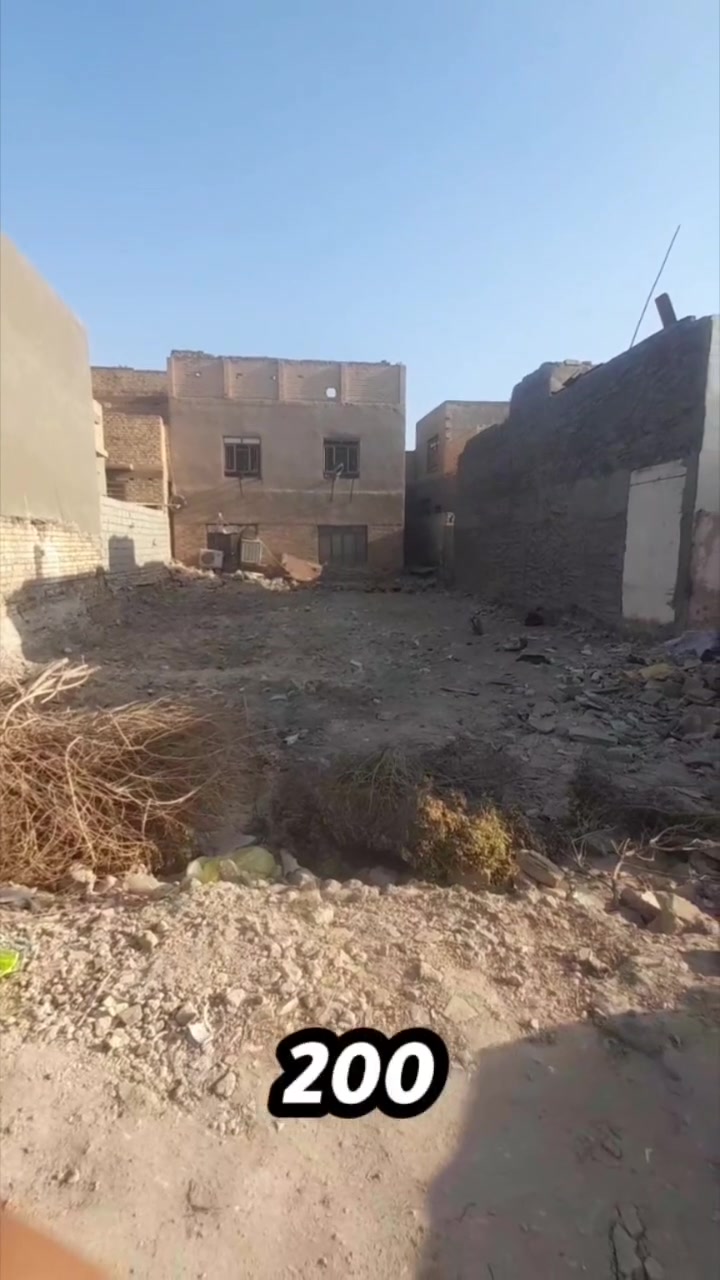 قطعة للبيع طابو صرف مساحة ٢٠٠ م 
واجهة ١٠ م 
الموقع / الحي العسكري شارع حسينية الزهراء قرب بيت شيخ ماجد 
ملاحظة / ترهم مراوس بسيارة او قطعة او بيت  حسب القناعة 
*********** 
للأستفسار اكثر مراجعة مكتب الورد للعقار قرب فلكة الساعة مجاور مكتب الجزيرة مقابيل مطعم طن ملح
