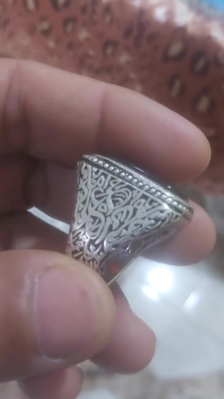 عقق يماني عارف اللبيع السعر 160   رقم ***********
