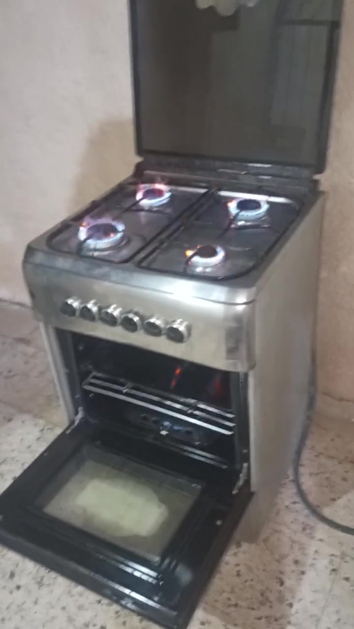 طباخ ايطالي • نظيف • الكوت
