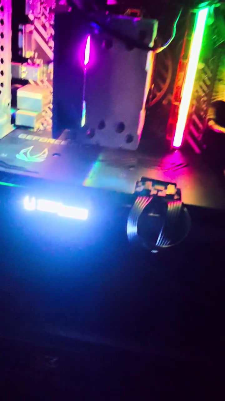 سلام عليكم 
عندي كارت الشاشه rtx3070 8 g نوع زوتك
ريدة  ابيع ب425 الف 
حرارة  بل العاب 72~ 73 
راس خاص  او على وتس اب 
رقم ***********
