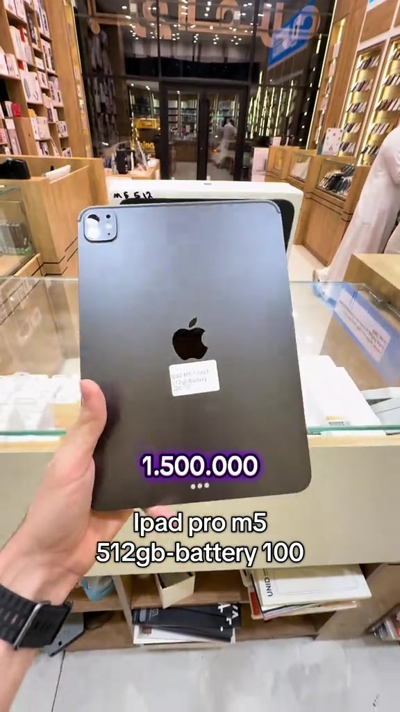 🔥 iPad Pro M5 | 11 Inch | 512GB 🔥 🚀 أقوى أداء مع معالج M5 📱 شاشة 11 إنچ 💾 سعة تخزين 512GB 🔋 Battery Health 100% ✨ جهاز نظيف وبحالة ممتازة مثالي للدراسة، التصميم، المونتاج والأعمال الثقيلة 💯 📩 للاستفسار والحجز راسلنا خاص 📍 فرع الربيعي: *********** 📍 فرع المنصور: *********** #iPadPro #iPadM5 #Apple #iPad #Iraq

نص مكتوب في الصور:
- 1.500.000 Ipad pro m5 512gb-battery 100