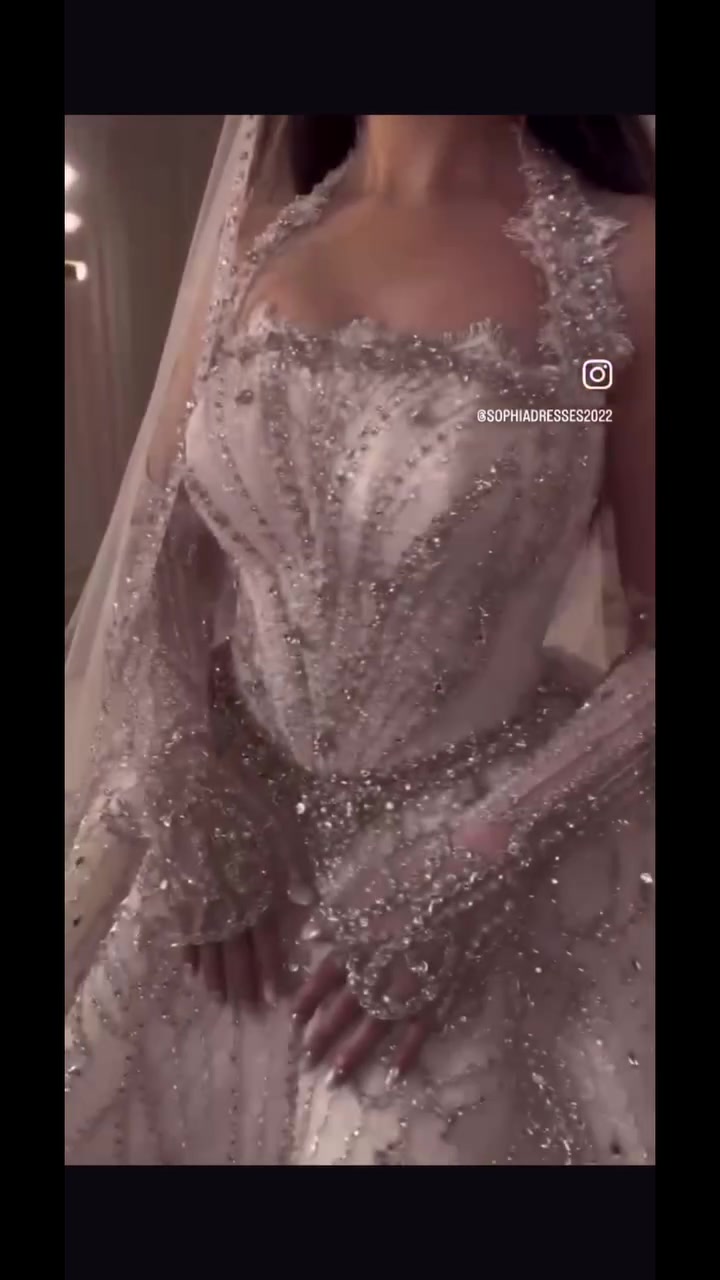 ⁨	⁨	⁨	⁨	⁨	تنفيذ خاص حسب طلب زبونتنا بنظام الإيجار ✨🤍

من فكرة وتصميم… إلى قطعة تحچي فخامة بكل تفاصيلها 👑
النتيجة طلعت فوق الوصف، وكل تفصيلة بالفستان انعملت بعناية حتى يطلع بهالجمال والاستثنائية ✨

شنو رأيكم بهاللوحة؟ 😍
لأن إحنا بصراحة عشقنا النتيجة 🥹🤍

تصميم وتنفيذ
@92__hass 

‪

LUJAIN | لأن الفخامة تبدأ من التفاصيل ✨⁩⁩⁩⁩⁩
