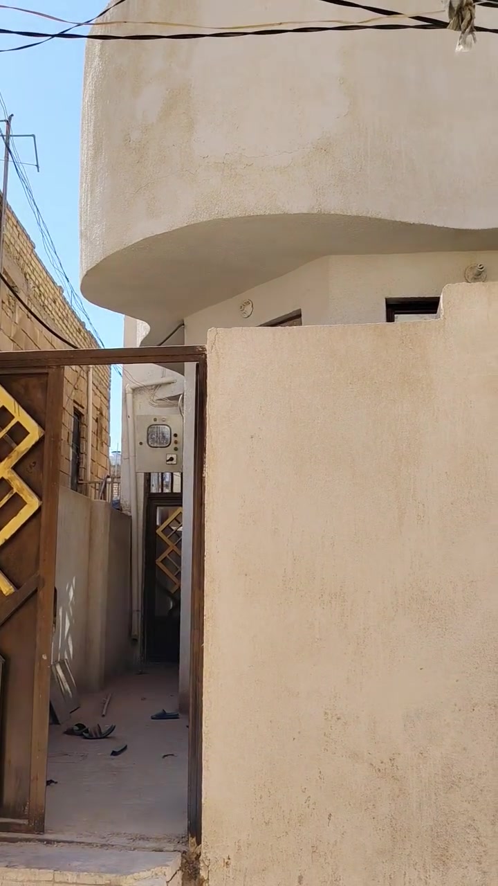 سلام عليكم بيت البيع ١١٦ متر طابقين ٣ غرف نوم  وصاله ومطبخ وستقبال ٣ حمامات قرب مرقد الحر سند ٢٥ قرار محكمه تفاصيل البيت داخل الفديو الاستفسار إتصل ***********. المنطقه كافت الخدمات 
*********** تابع الصفحه وشوف العروض
