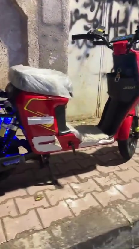 سلام عليكم
دراجه للبيع R9 جديده كفاله عامه موديل 2025 بطاريات جديده انتاج بطاريات 2026 32 امبير ونلي دراجه جديده بمعنى الكلمه غراضه موجوده سله ومرايات وتكيه وره
 السعر 395 بيه مجال حك جيه 
المكان البصره الامن الداخلي 
الرقم ***********
