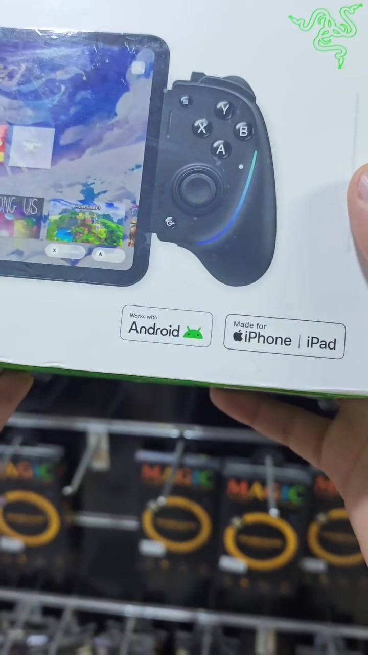تجربة الكونسول أصبحت بجيبك! ⚡️ مع Razer Kishi Ultra تحويل التلفون لمنصة ألعاب الرأس أصبح أسهل من أي وقت مضى. على استعداد لرفع مستوى؟ 🔥
السعر 120 الف 
يوجد توصيل جميع محافظات العراق 
واتساب *********** 
@m3__kh
#Razer #RazerKishiUltra #GamingGear #MobileGaming #العراق

