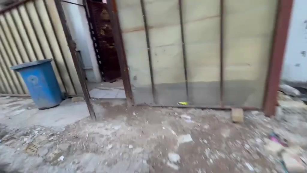 السلام عليكم
بيت ايجار في حي اور قرب سنتر حي اور 

مساحة البيت ٥٥ 

البيت نظيف ومرتب 

اهم شي المؤجر تكون عائلته صغيرة

الطابق الاول بي استقبال مطبخ خدمات 

الطابق الثاني غرفتين كبار و خدمات 

وسطح وبيتونة 

(بالفيديو واضح كلشي)

للاستفسار 

مكتب شبوط للعقار / 

***********
