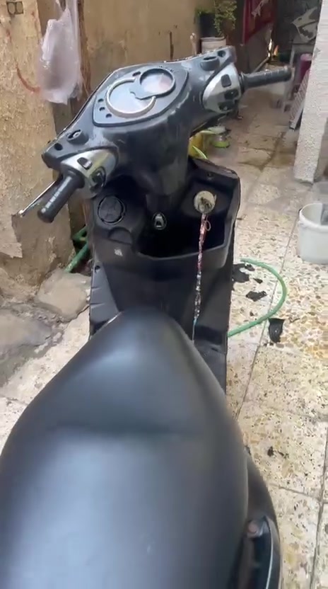 سلام عليكم دراجه سكنس فحل ونزل للبيع بيها فقط جويتر تعبان دراجه حلوه ومكينه ناعمه نكره سلف لل استفسار اتصل ***********
