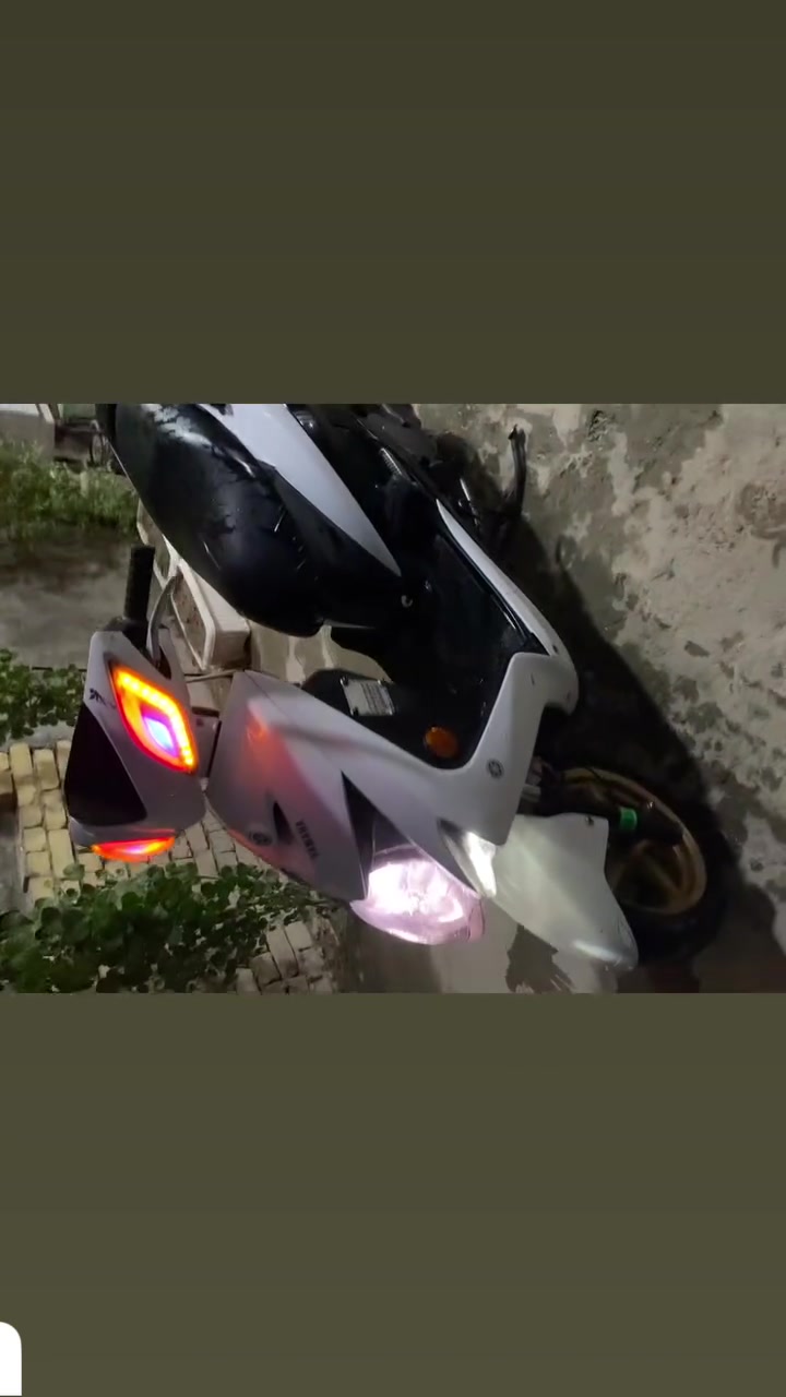 سلام عليكم دراجه سكنس لد ياباني كفاله عامه قبق البانزين نفخ قبق الهندر نفخ بيه تزويد شيال وبيه كلجات رياضي مكان بابل قرب مجسر الثوره السعر ٩٥٠الف وبيه مجال حك جيه الرقم الهاتف ***********
