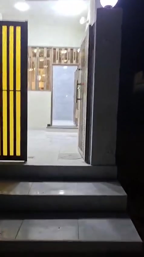 دار البيع مساحه 140مكان شيشان ثانيه قرب لعلوه طابو ملك بناء حديث جاهز لسكن                                                       سعره 120وبي مجال                      لستفسار تصال 🏡    ***********
