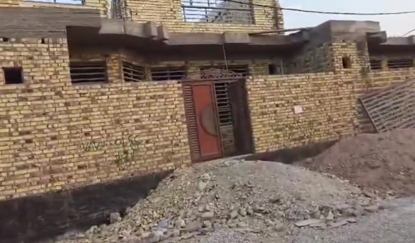 السلام عليكم 
بيت للبيع طابو صرف حر مداور مباشر 
غير محجوز 
العنوان ابو حشيش الالف قرب المدرسة الصينية 
رقم العقار 1223 بصف الركن 
المساحة 150 متر 10 * 15 
البيت يحتوي على 5 غرف نوم 2 جوه و 3 فوك 
و صالة و استقبال و مطبخ حار و بارد و صحيات عدد 4 
البيت بناء جديد 
تريد البيت على هاي الوضعية تريد تسليم مفتاح انت تختار 
جاري العمل بيه واصل مراحل متقدمة 
و يرهم مراوس بيت او قطعه طابو صرف فقط 
و لمعرفة السعر و الاستفسار أكثر الاتصال على الرقم 
***********

