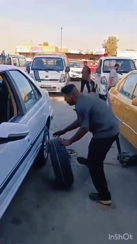 هلا وسهلا/ باضيوفنا الكرام  مجمع ابو خنجر    يرحب بكم هاي المصداقيه مع اناس زورونا في موقعنا الكائن في بغداد حي النصر طريق مشتل الواقع في حي النصر مجاور المعارض حي دجله أخوني اذا شخص اتصل عليه وماجاوبتك اريدك تعذرني لود علينه بالاتصالات ولود عليه بأعمل وانشاء الله اجاوبك بأقرب وقت تعال يمي تايري ضمان وأمان وراحه بال وبي ضمان سنه ويشمل كل الخدمات مثل شد وكصب وصبغ وياله وهواء نتروجين بالنص بأحدث الأجهزه  غسل السياره مجانا مع عطور ورقيات ملمع دشبول خاولي باكيت كلنس وصله بازه فلتر تبريد كلاص بنزين لايلون كشنات كل هاي هديا مجانا لتواصل عبر واتساب ***********

نص مكتوب في الصور:
- Galaxy A17