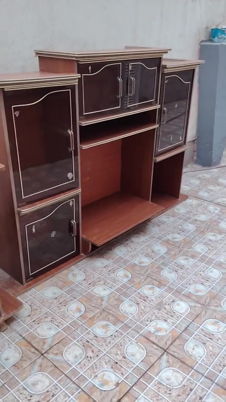 السلام عليكم عندي معرض وبوفيه نظيفات جداً سعر المعرض٣٥ وبي مجال والبوفيه٦٥ وبيهه مجال 
***********
