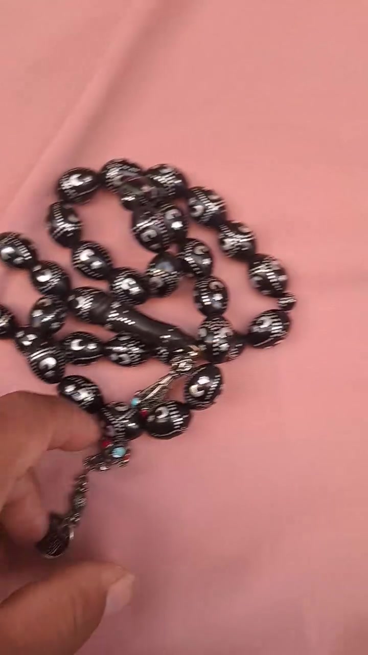 مسبحه انتيكه قديمه هلال ونجمه خشنه للبيع. ***********
