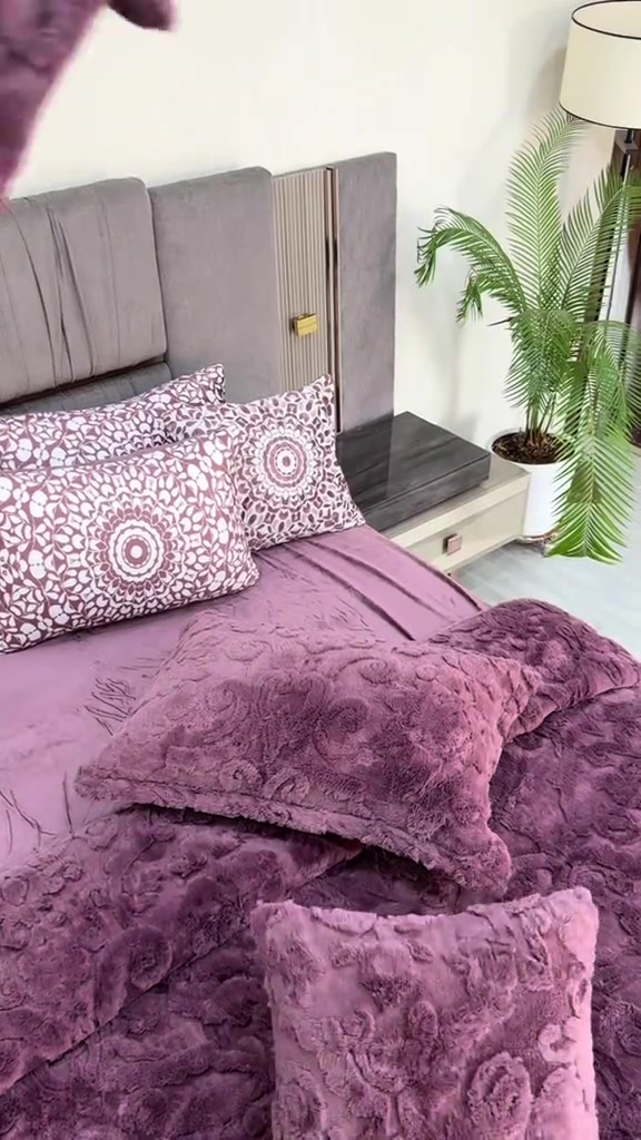 

نص مكتوب في الصور:
- Harun _ bedding