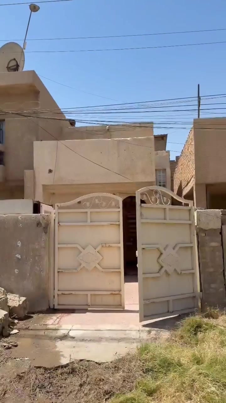 دار للبيــع🔥🔥 
المساحـه 100م
حي الجهاد الامانه
شارع 15 رصيف3م
يتكون من مدخلين
استقبال ومطبخ
ونوم1 وصحيات2
وكراج وصطح
السعر جدآ جدآ مناسبـــ
اتصل *********** هـ
مكتـب الشمري للعقار
