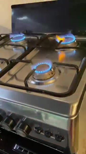 طباخ • نظيف • عيب بسيط